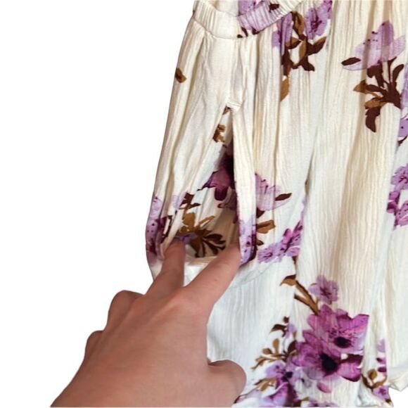 3 for $30! American Eagle floral romper. Size xs. - Picture 2 of 10